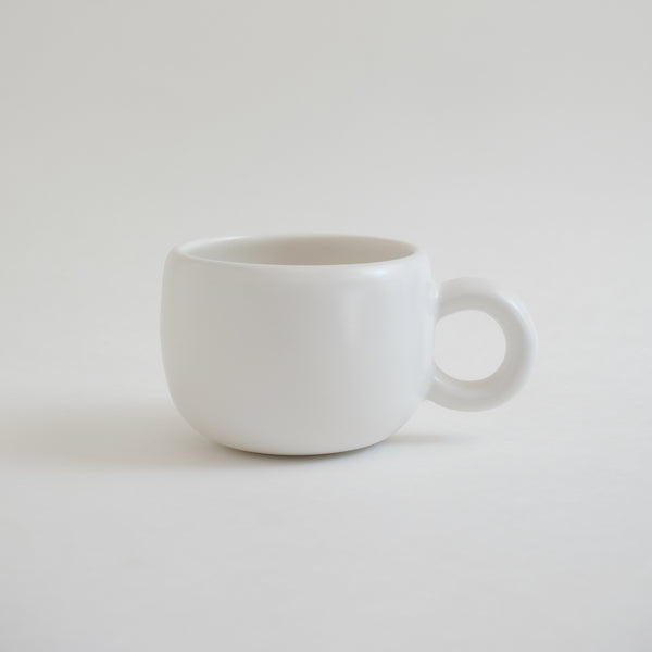 Tasse basse en porcelaine fait main